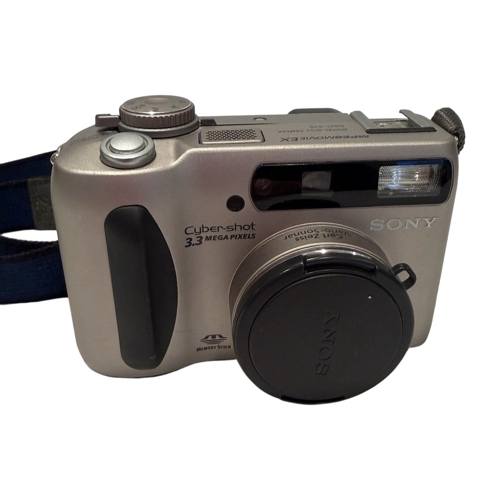 Sony Cyber Shot DSC-S75‎ Digital Camera Silver 3.3MP Autofocus 3x Zoom Untested